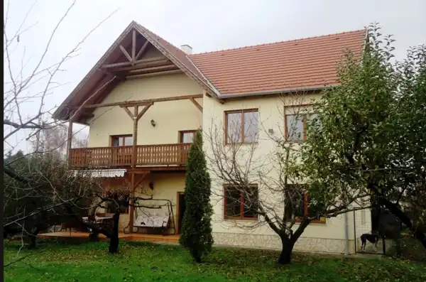 Eladó családi ház, Göd 9 szoba 270 m² 222 M Ft