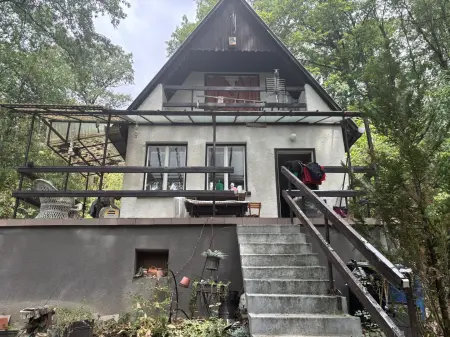 Eladó nyaraló, Kismaros 1+1 szoba 50 m² 69 M Ft