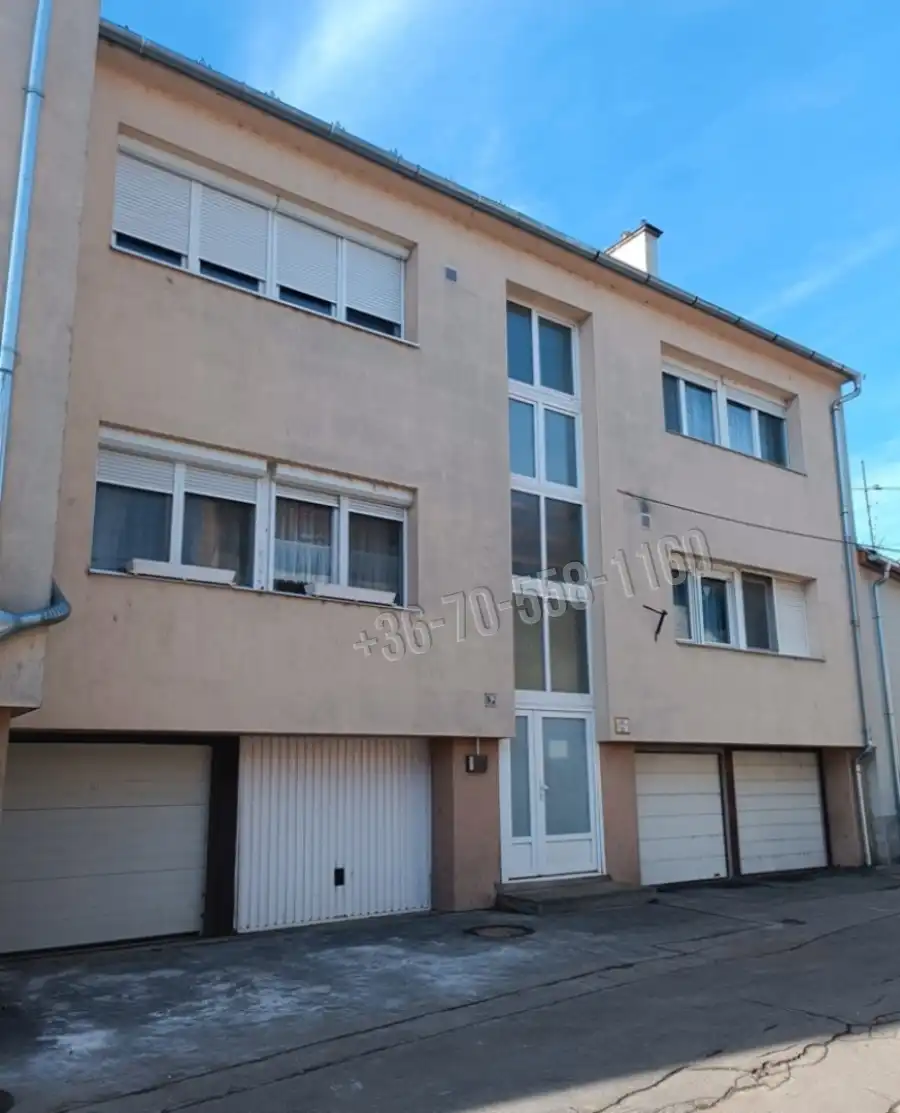 eladó téglalakás, Vác