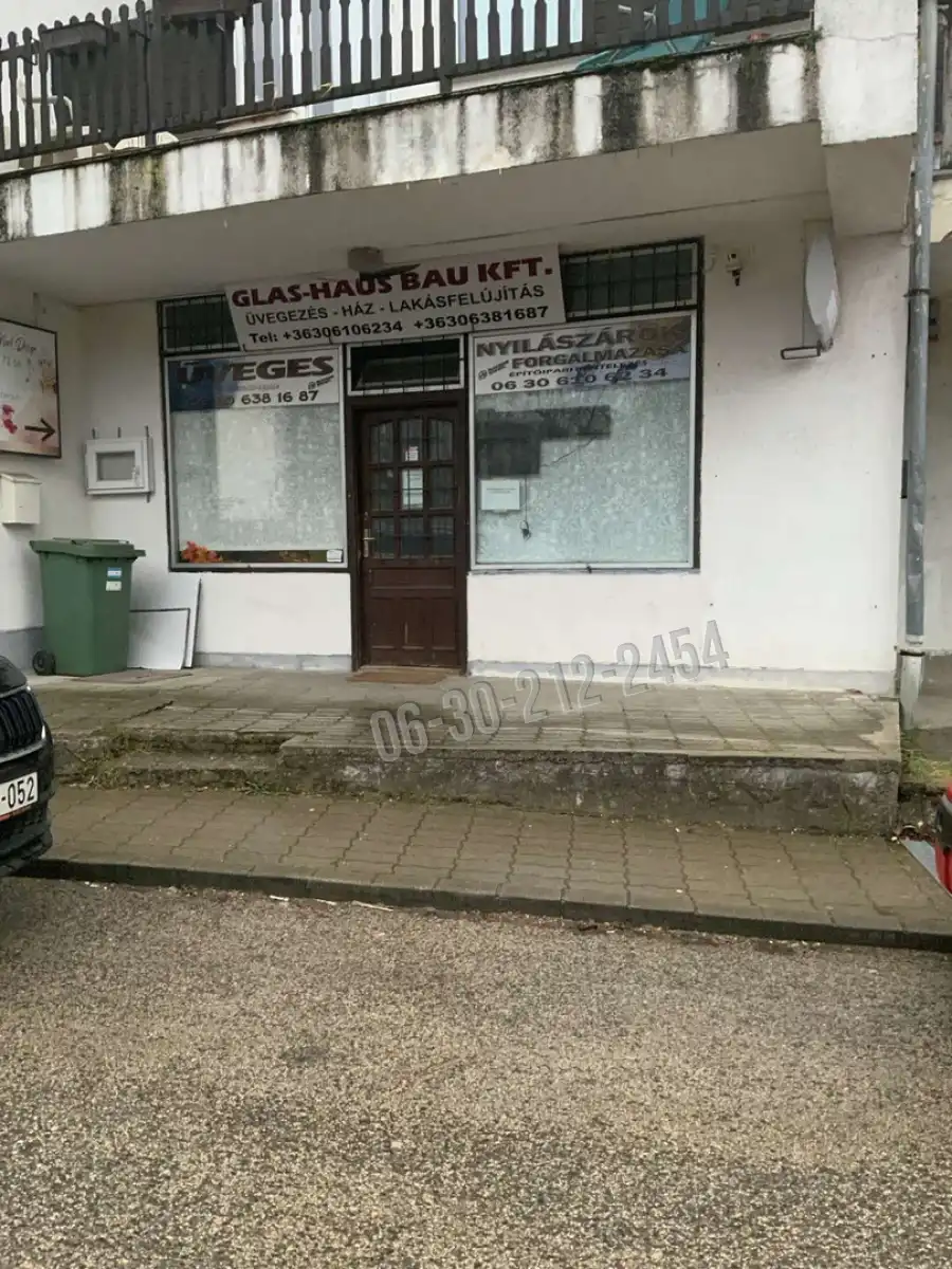 eladó üzlethelyiség utcai bejáratos, Budakeszi